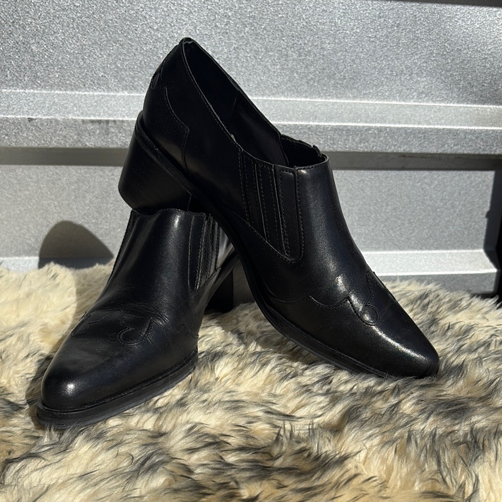 Amanda Smith Black Leather Slip-Ons